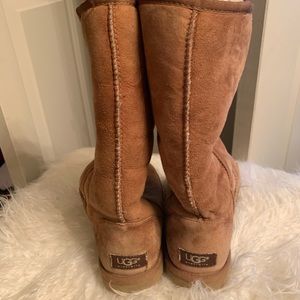Tan Ugg boots